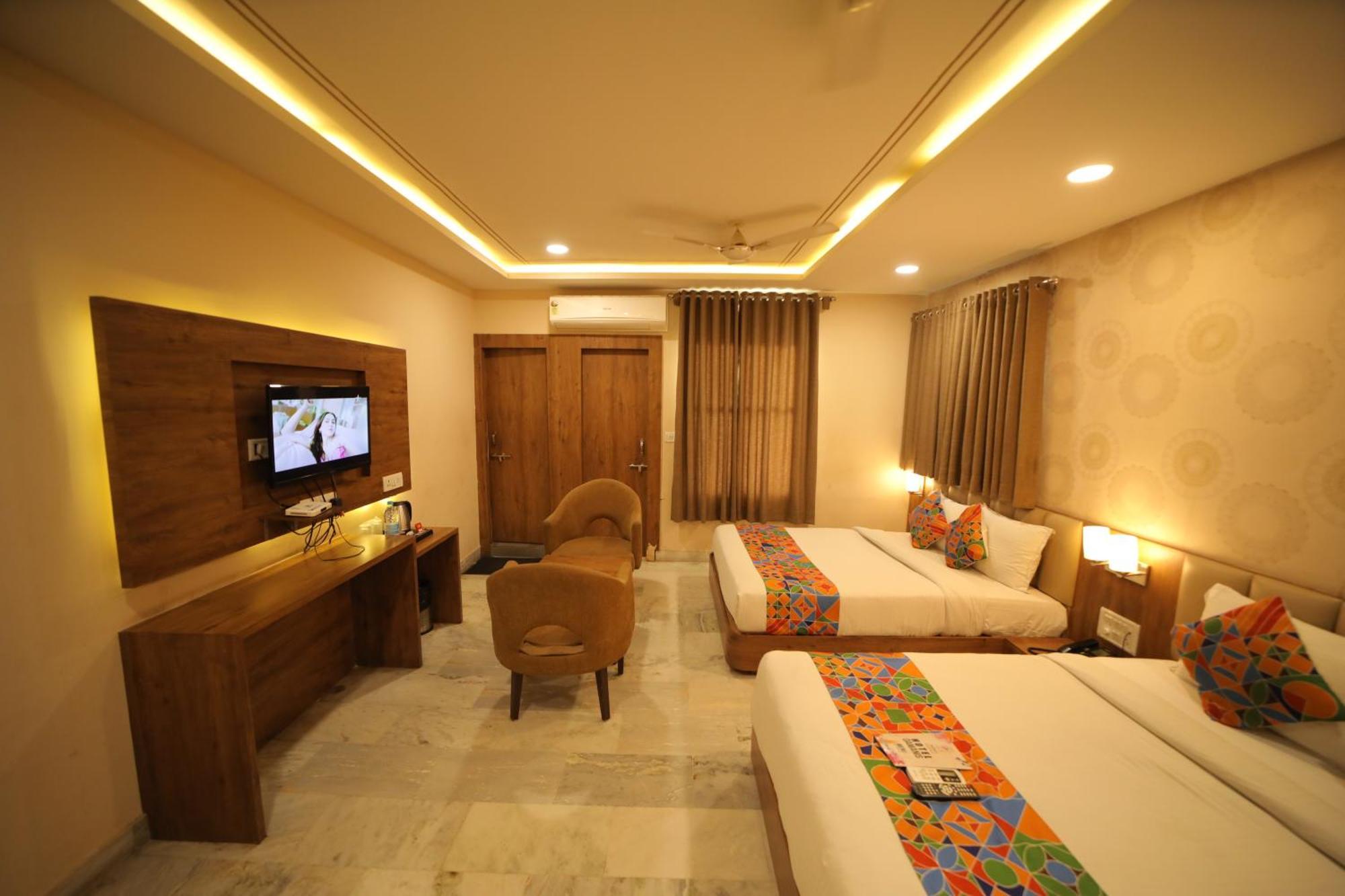 Hotel Damanis Udaipur Exterior photo