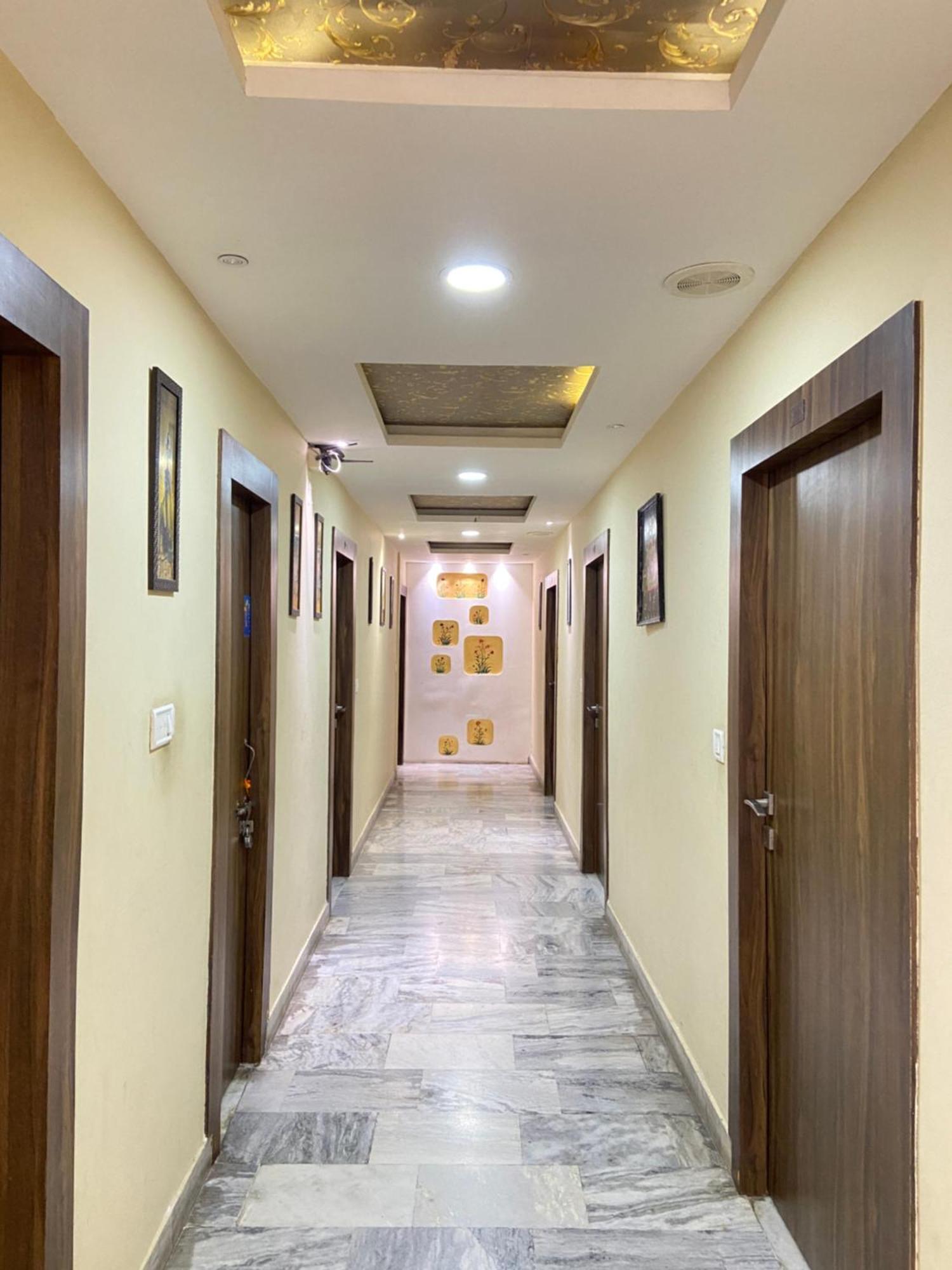 Hotel Damanis Udaipur Exterior photo