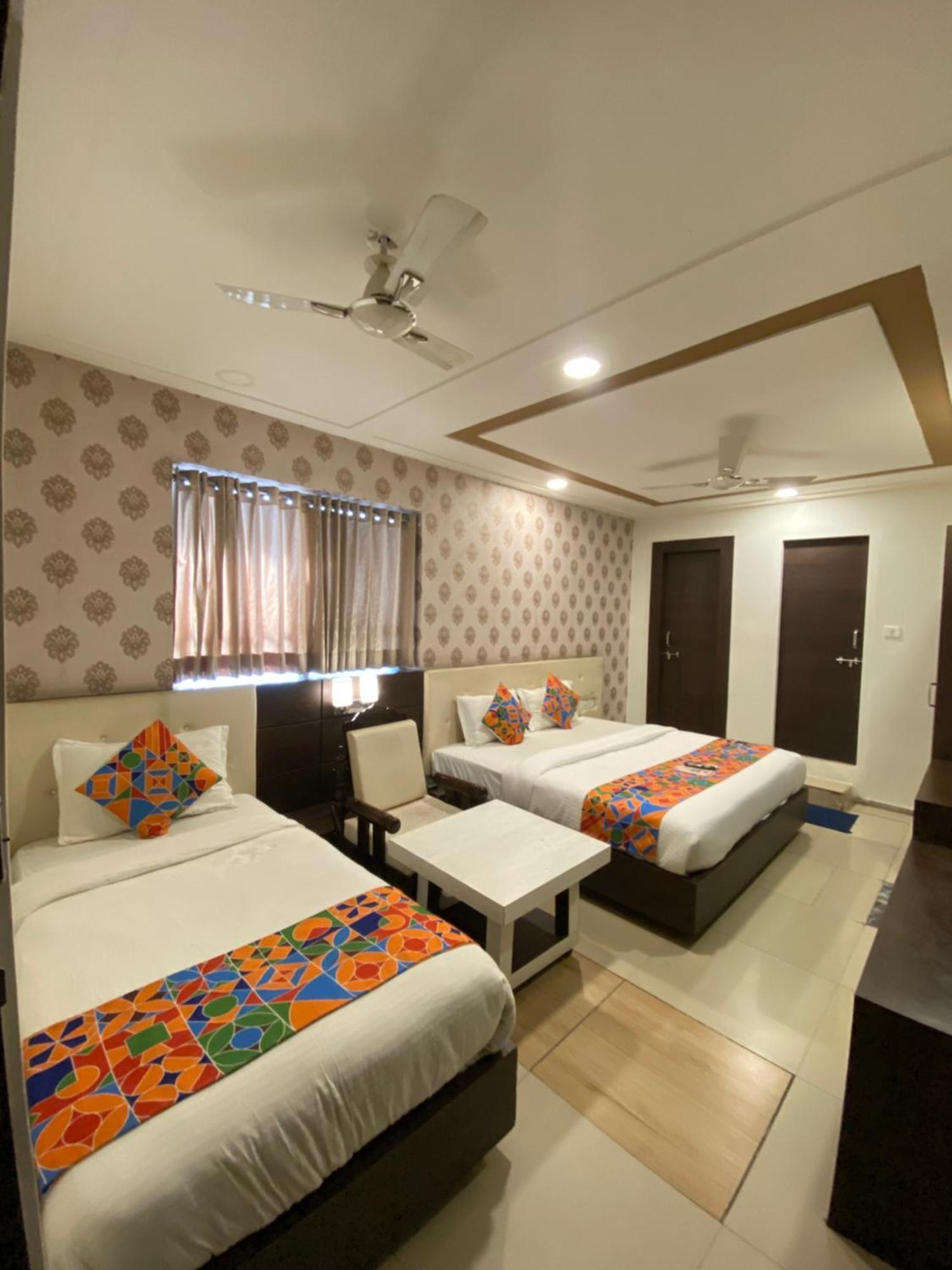 Hotel Damanis Udaipur Exterior photo